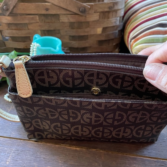 GIANI BERNINI Block Signature Wristlet - Picture 8 of 10